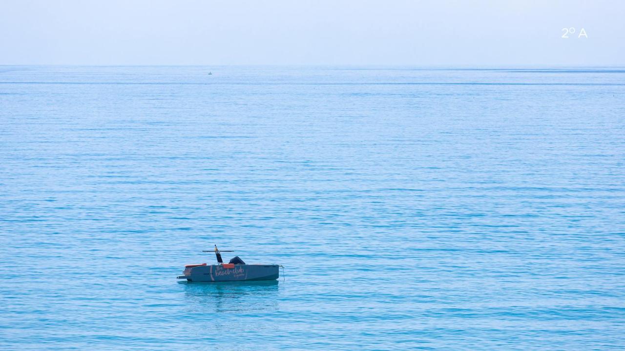 Higueron Rental Beach Club Suites เบนัลมาเดนา ภายนอก รูปภาพ
